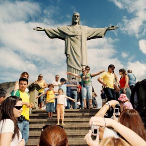 Montez pour découvrir le Christ Rédempteur protecteur de Rio de Janeiro mais aussi la vue sur la ville.